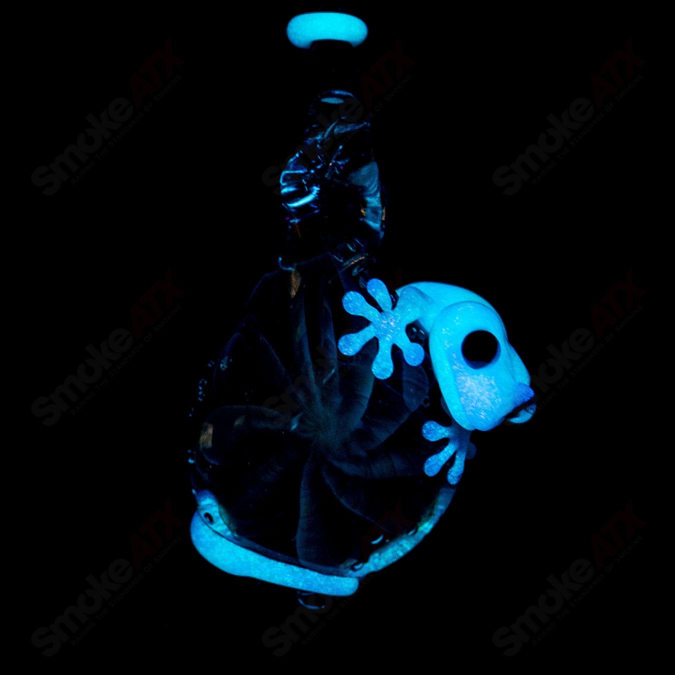 Tier 1 Pendant Kengtaro Glass Gecko #1 - Smoke ATX 