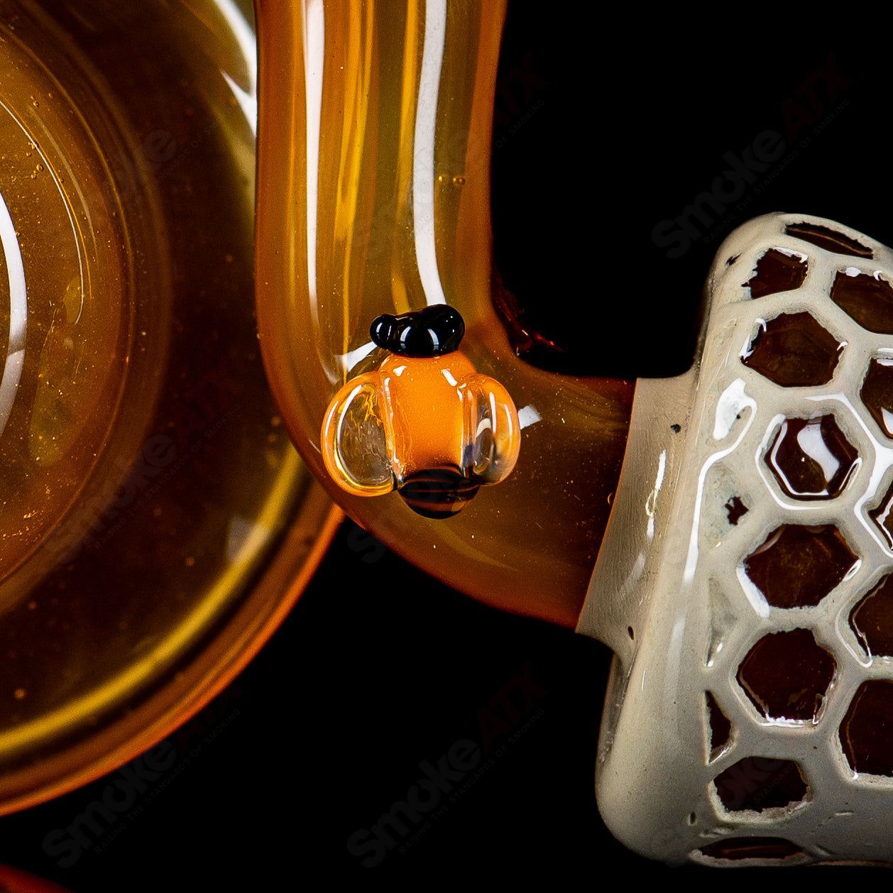 Sitting Honeycomb Dry Pipe Joe P Glass - Smoke ATX
