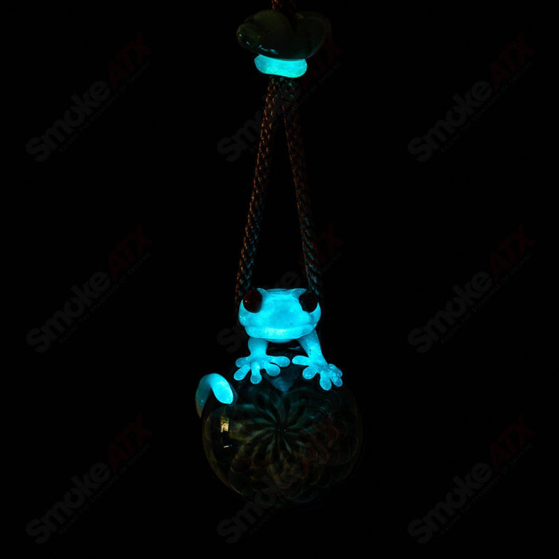 Gecko and the Flower Pendant Kengtaro Glass - Smoke ATX