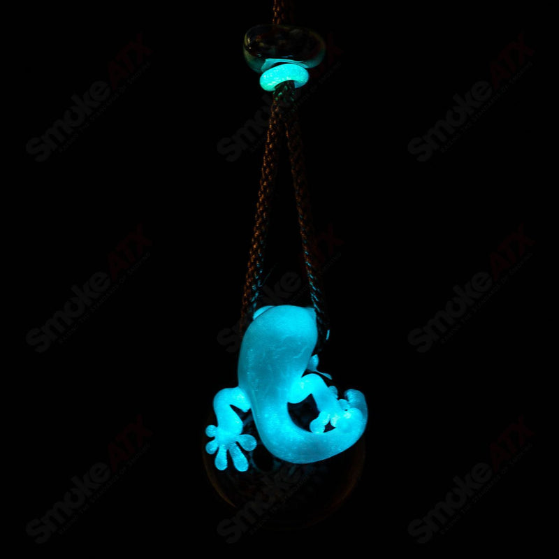 Gecko and the Flower Pendant Kengtaro Glass - Smoke ATX